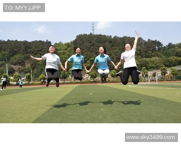 美娜对足球明星的热爱与追逐展现了青春的激情与梦想