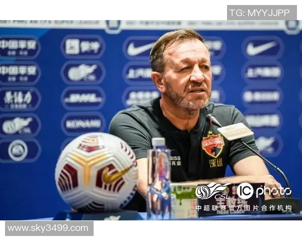 足球明星勇敢出手拦下保安队展现人性光辉与体育精神