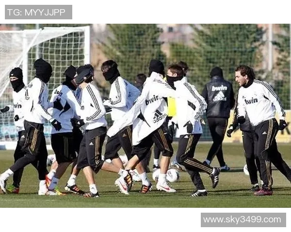 足球明星戴围脖的时尚瞬间展现个性与魅力的精彩图片合集