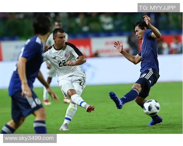 足球明星赛聚焦吉格斯与菲戈的传奇对决展现足球魅力与友谊精神